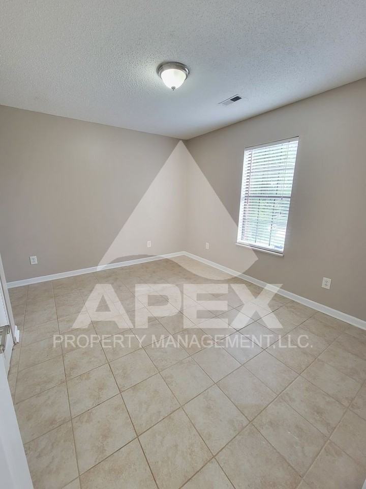 2030 Countryhill Ln - Photo 4 of 19