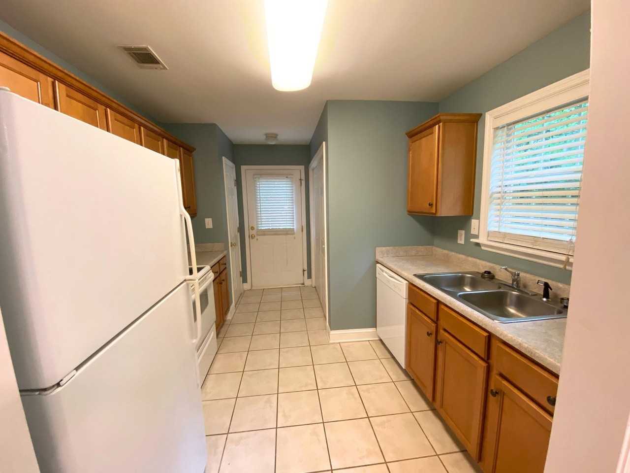 1020 Trotters Walk - Photo 3 of 13