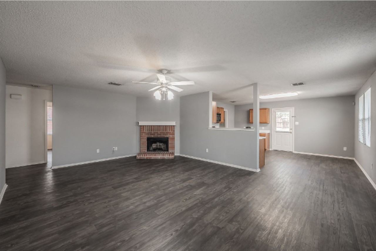 3327 Clydesdale Dr - Photo 3 of 32