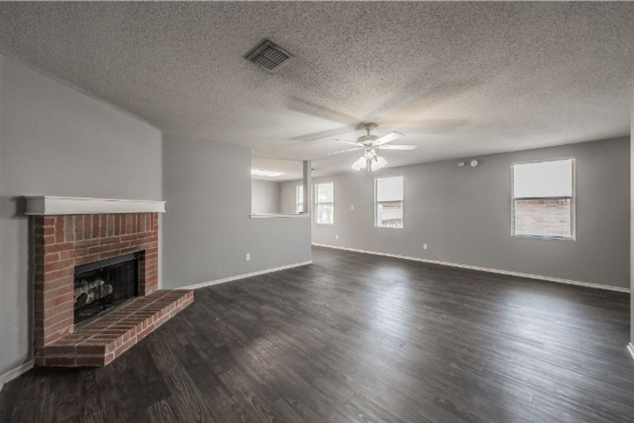 3327 Clydesdale Dr - Photo 4 of 32