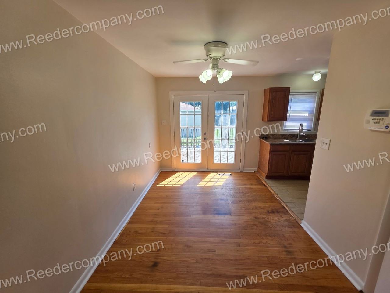 6945 Northcote Ave - Photo 4 of 14