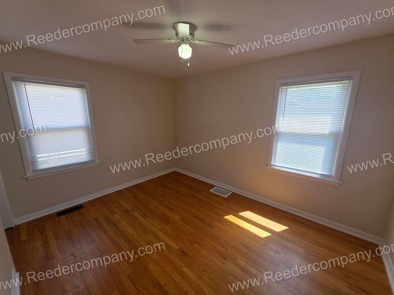 6945 Northcote Ave - Photo 7 of 14