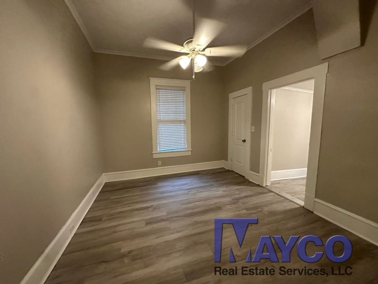 442 Robinson Pl - Photo 7 of 11