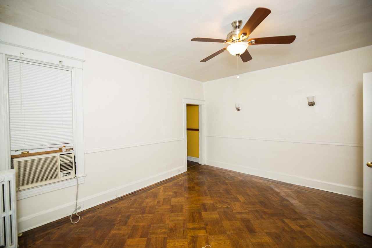 307 E 29th St - Photo 4 of 27
