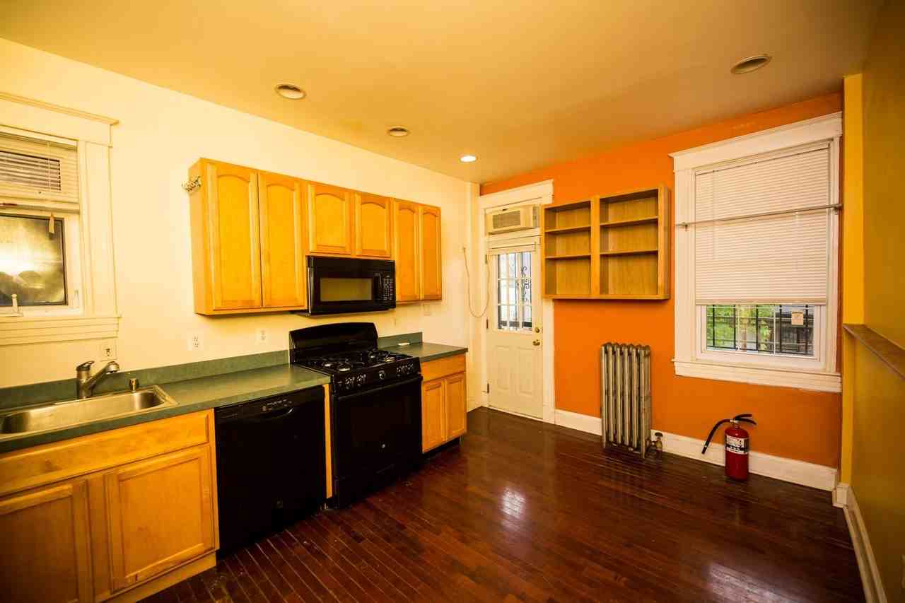 307 E 29th St - Photo 6 of 27