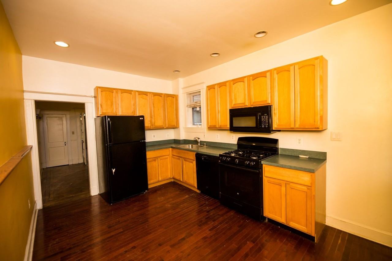 307 E 29th St - Photo 7 of 27
