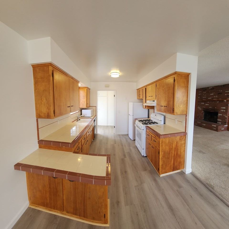 550 Piney Way - Photo 2 of 40