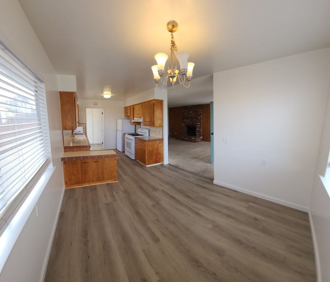 550 Piney Way - Photo 4 of 40