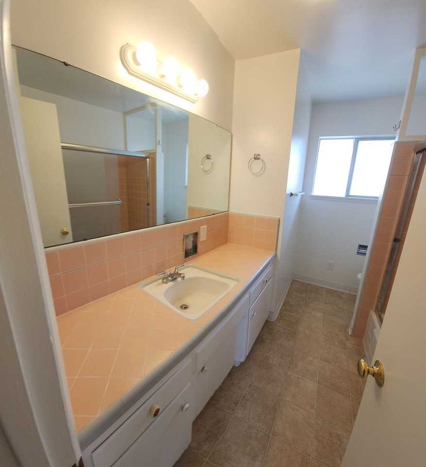 550 Piney Way - Photo 5 of 40