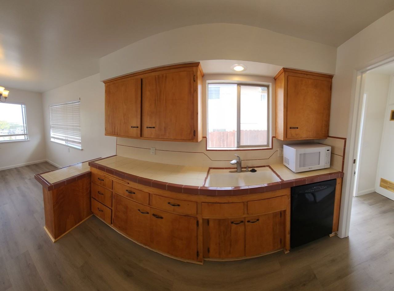 550 Piney Way - Photo 7 of 40