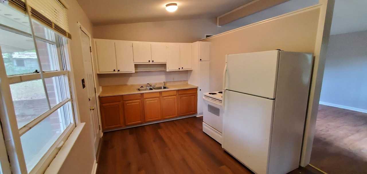 4230 Kildare Dr - Photo 2 of 6