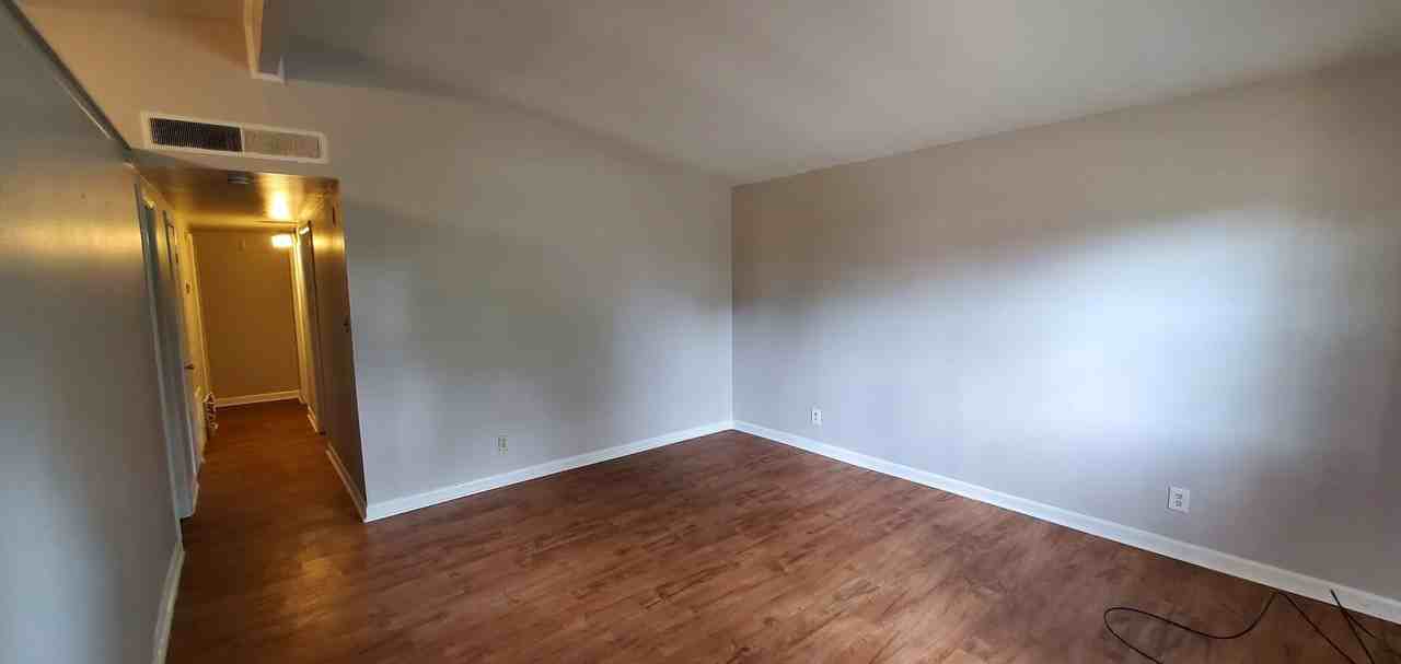 4230 Kildare Dr - Photo 3 of 6