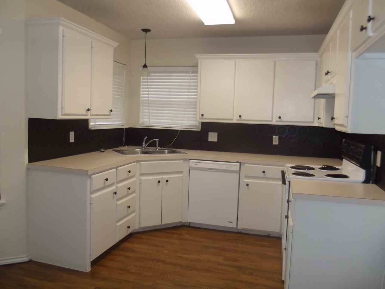 8007 Red Springs Ave - Photo 4 of 12