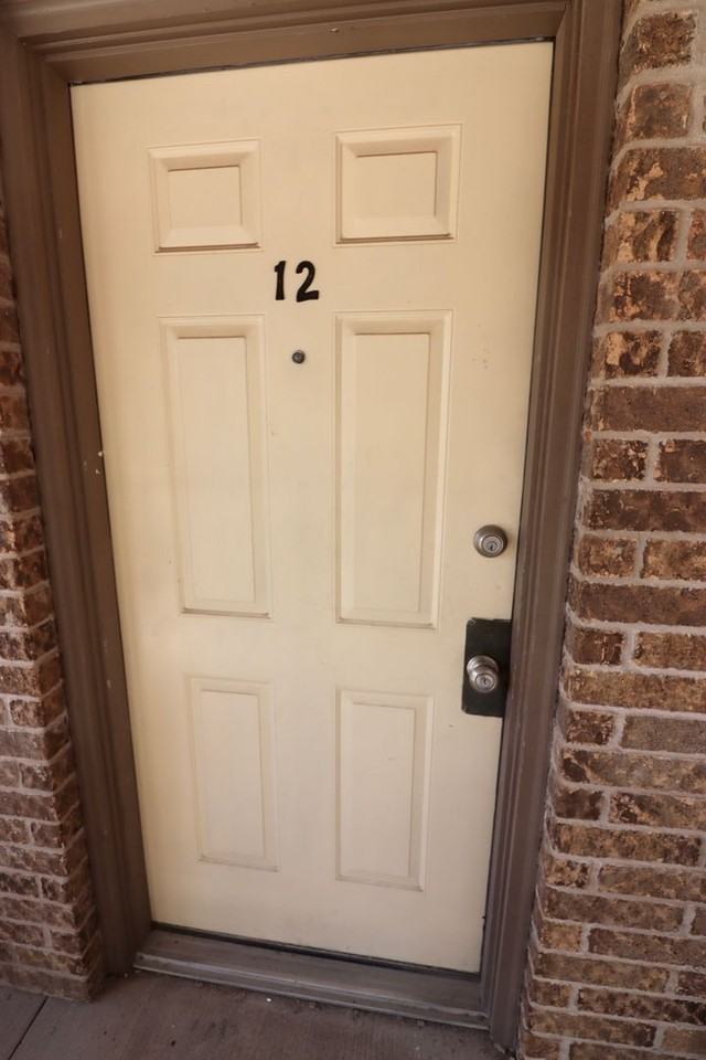 511 W Oak St - Photo 3 of 15
