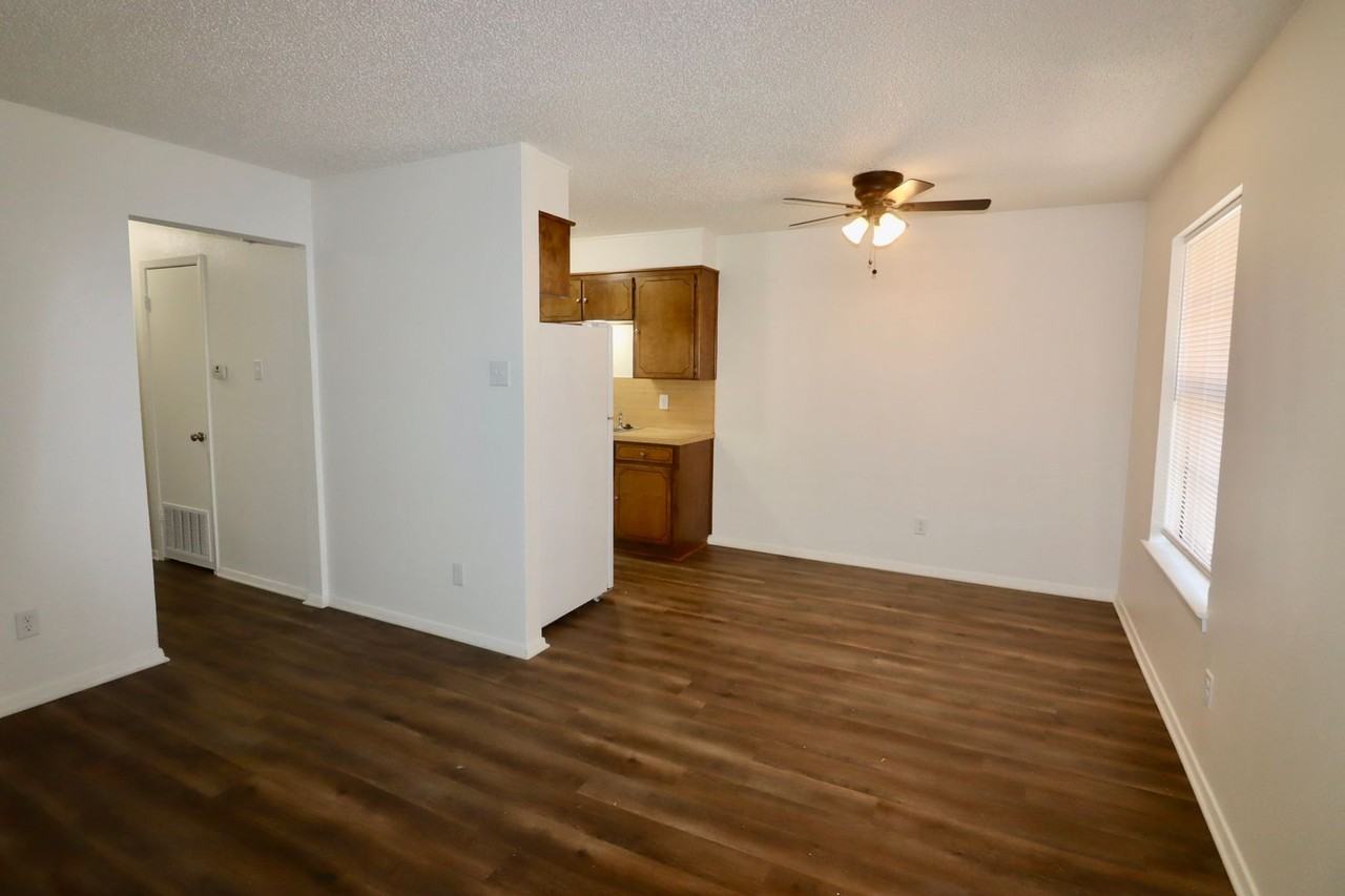 511 W Oak St - Photo 6 of 15