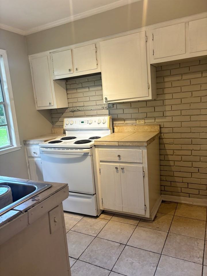 3148 Shirley Dr - Photo 3 of 8