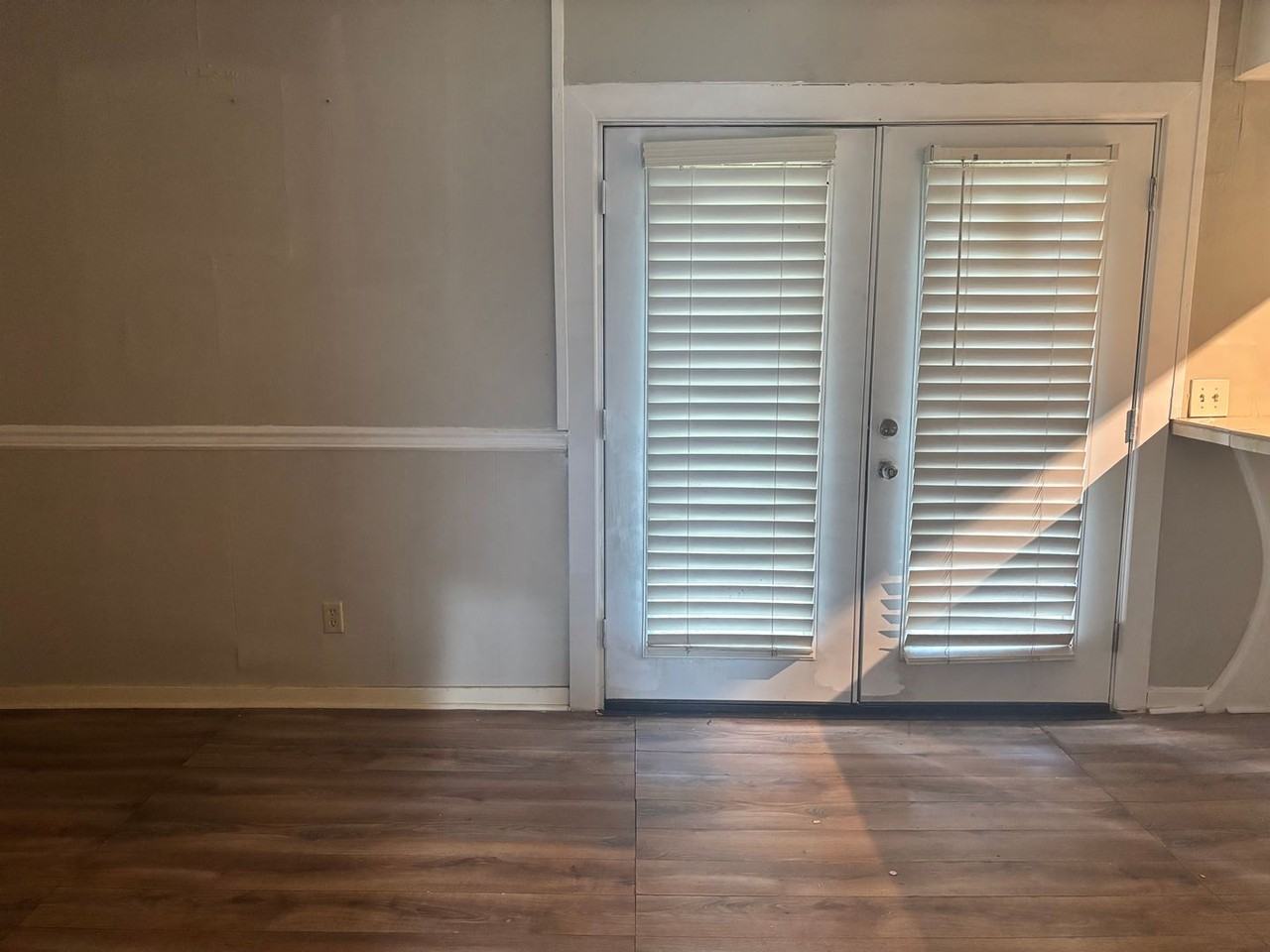 3148 Shirley Dr - Photo 4 of 8