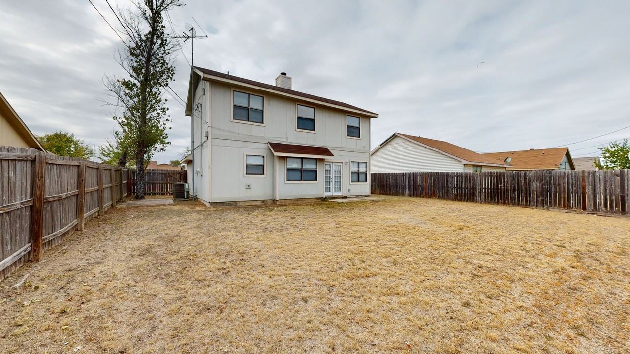 2211 Hilltop Loop - Photo 5 of 23