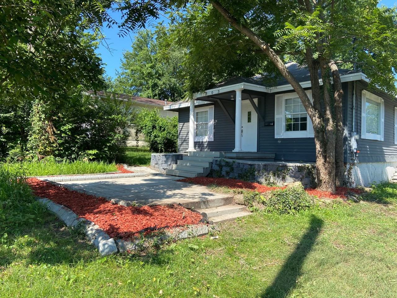 703 Brown St - Photo 3 of 22