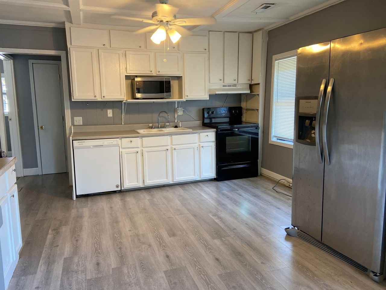 703 Brown St - Photo 4 of 22