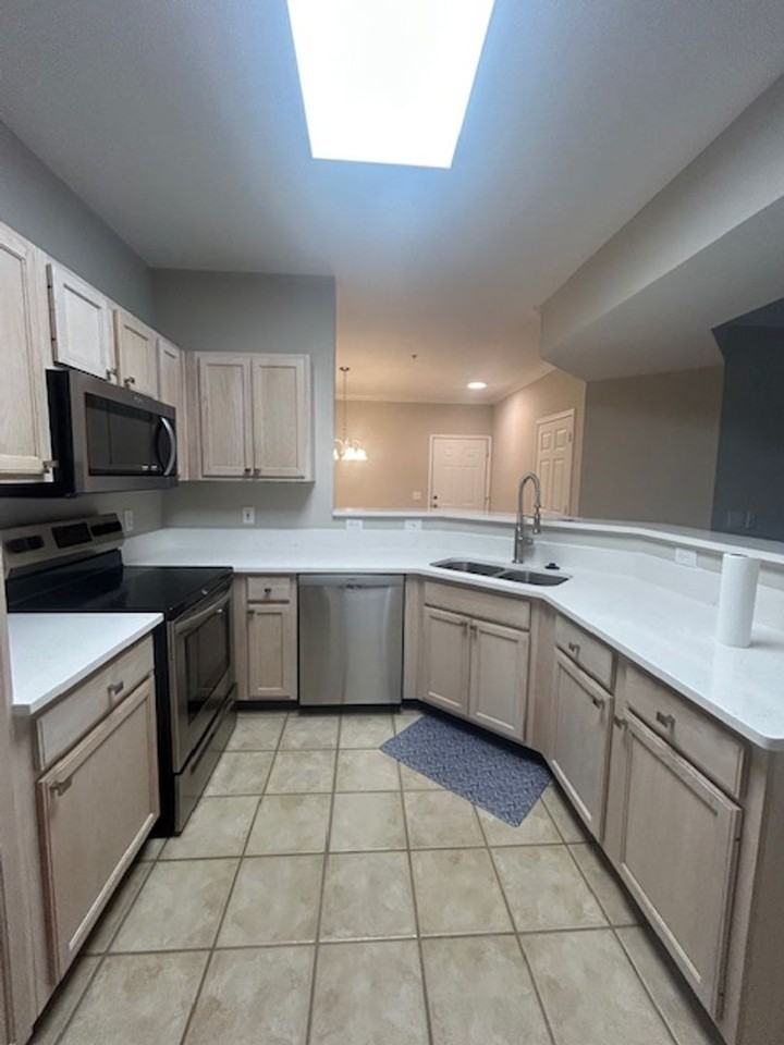 1704 Frederica Rd - Photo 5 of 14