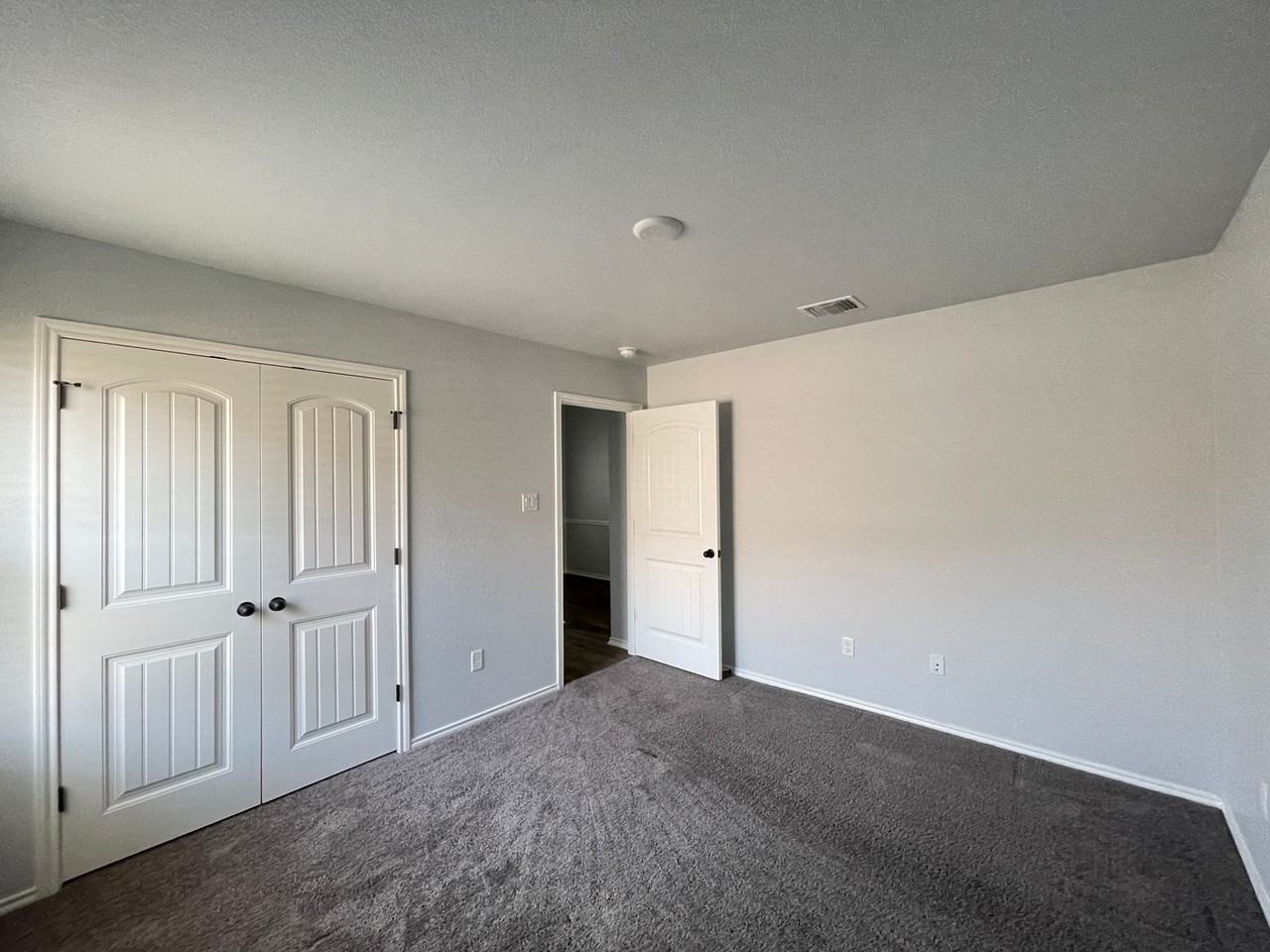 808 Hickok Dr - Photo 2 of 28