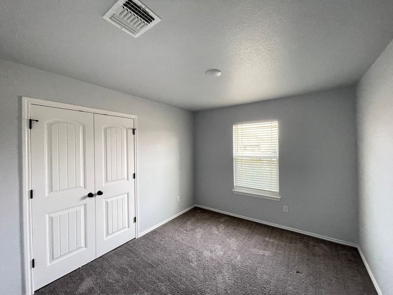808 Hickok Dr - Photo 4 of 28