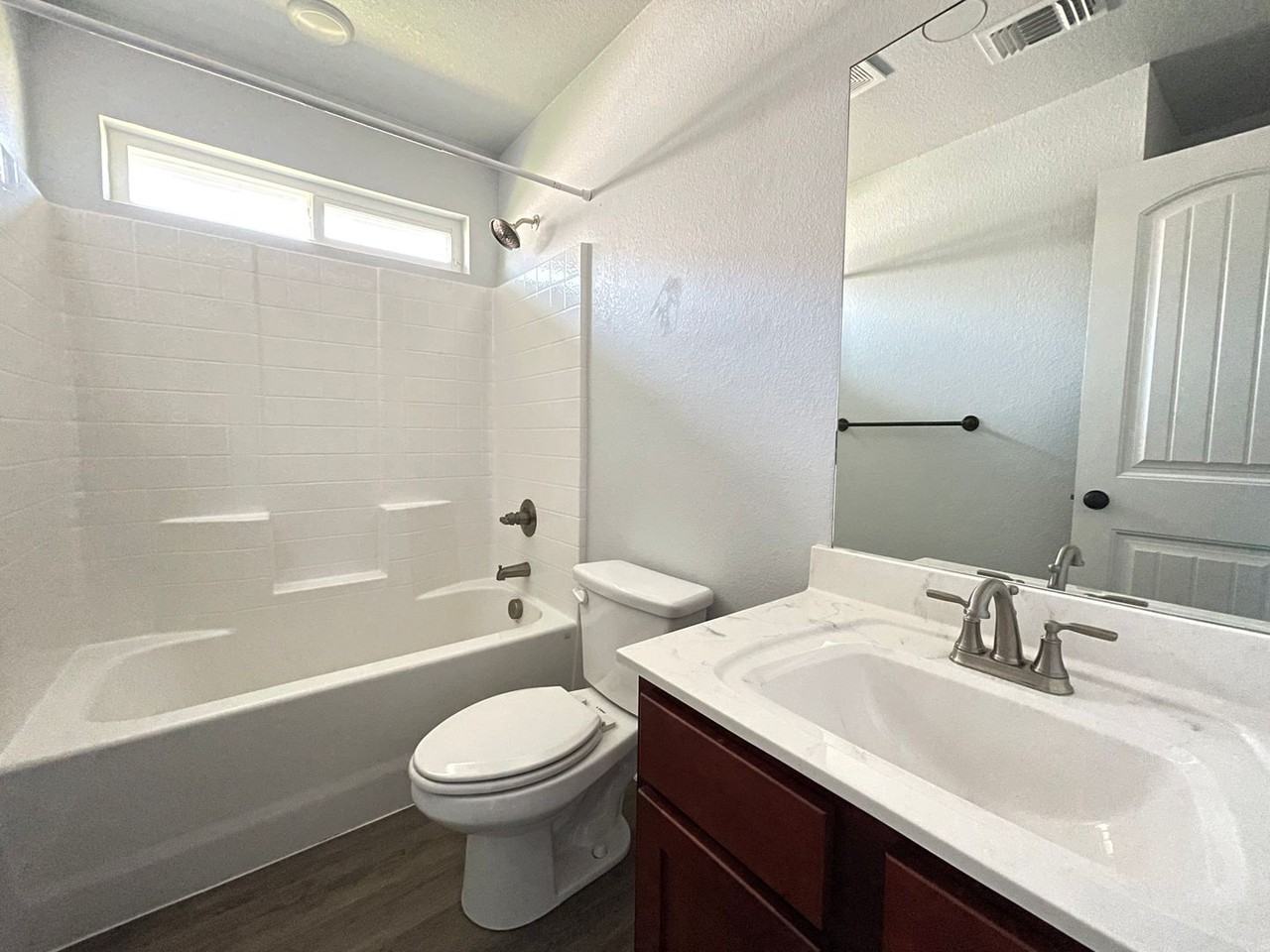 808 Hickok Dr - Photo 5 of 28