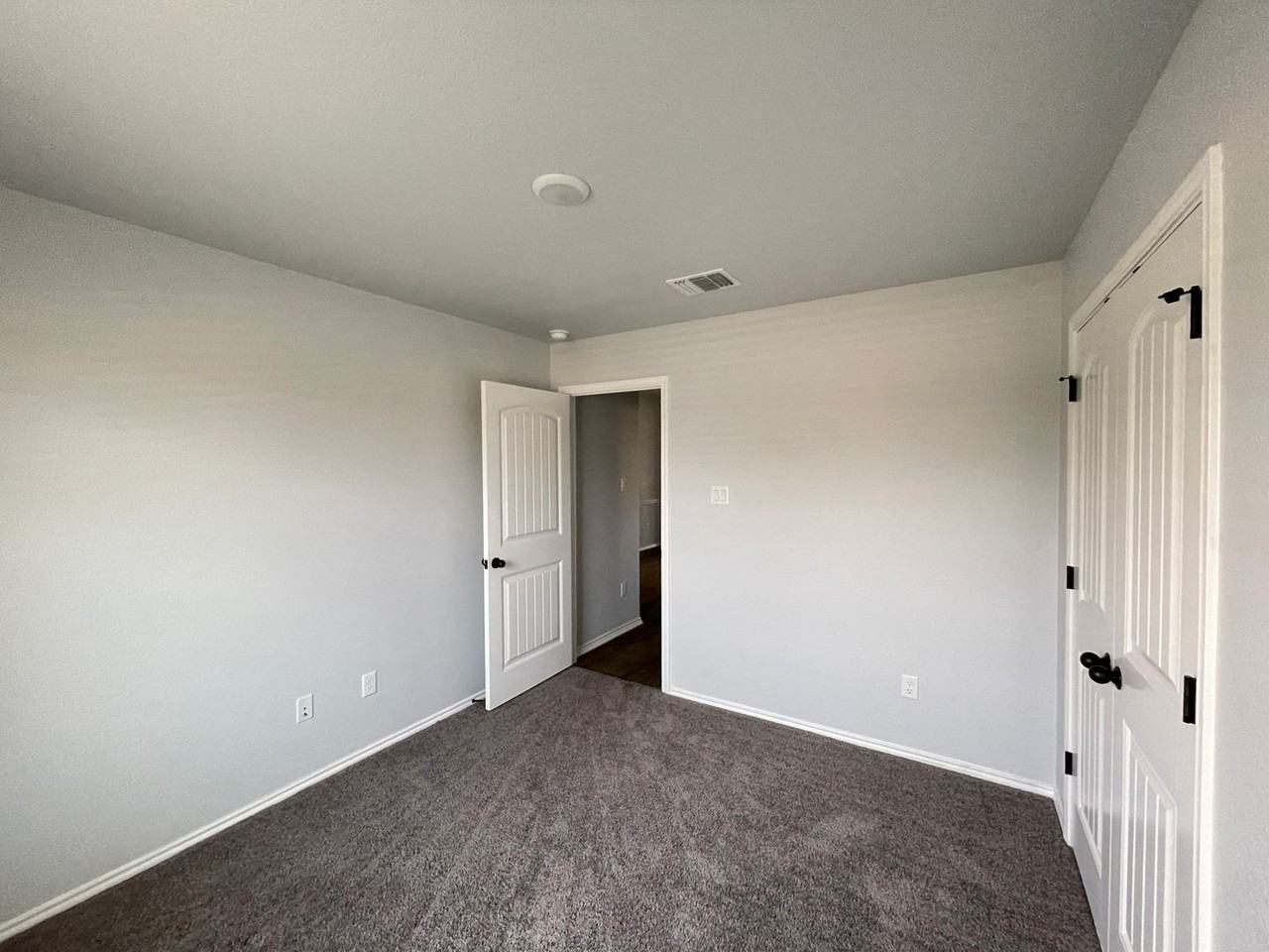808 Hickok Dr - Photo 7 of 28