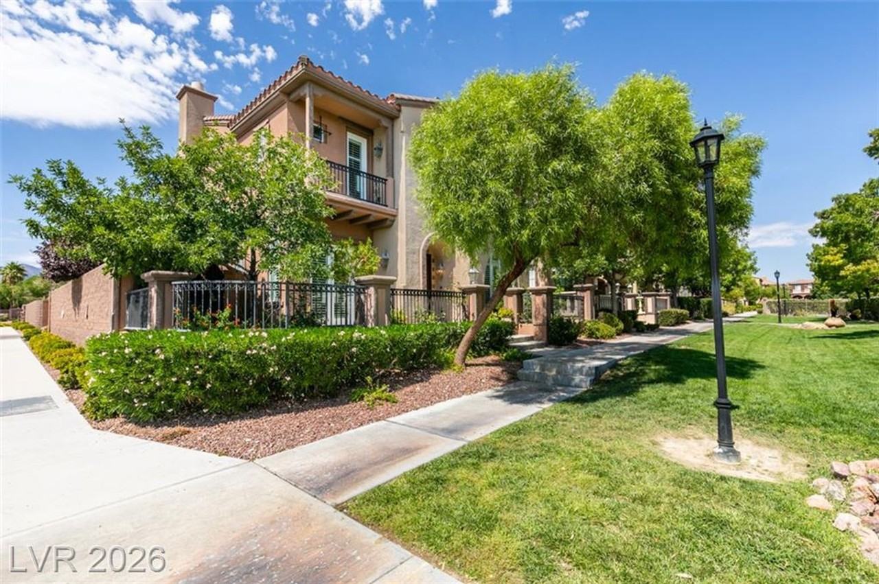 11370 Merado Peak Dr - Photo 2 of 50