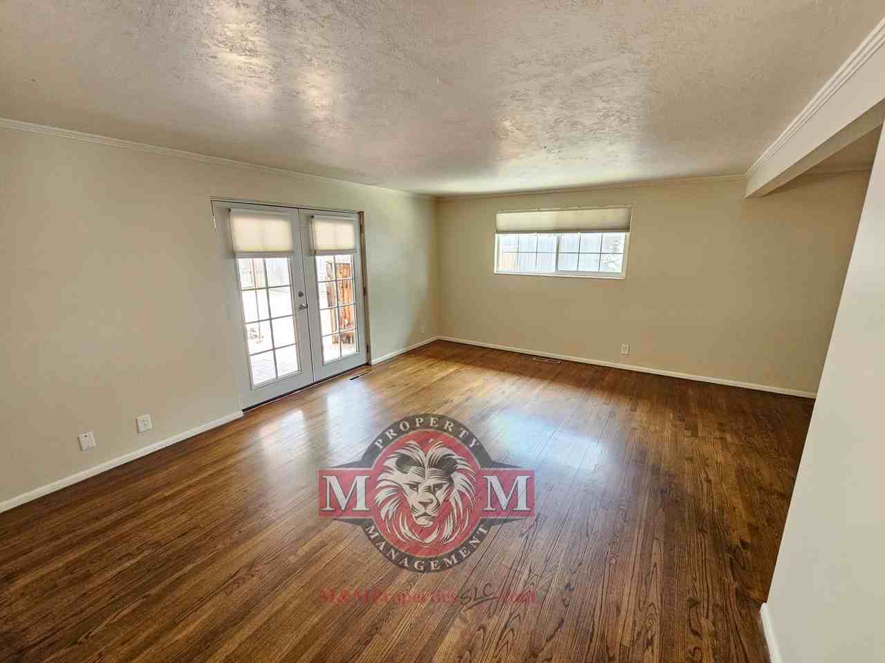 7059 S Brookhill Dr - Photo 2 of 40