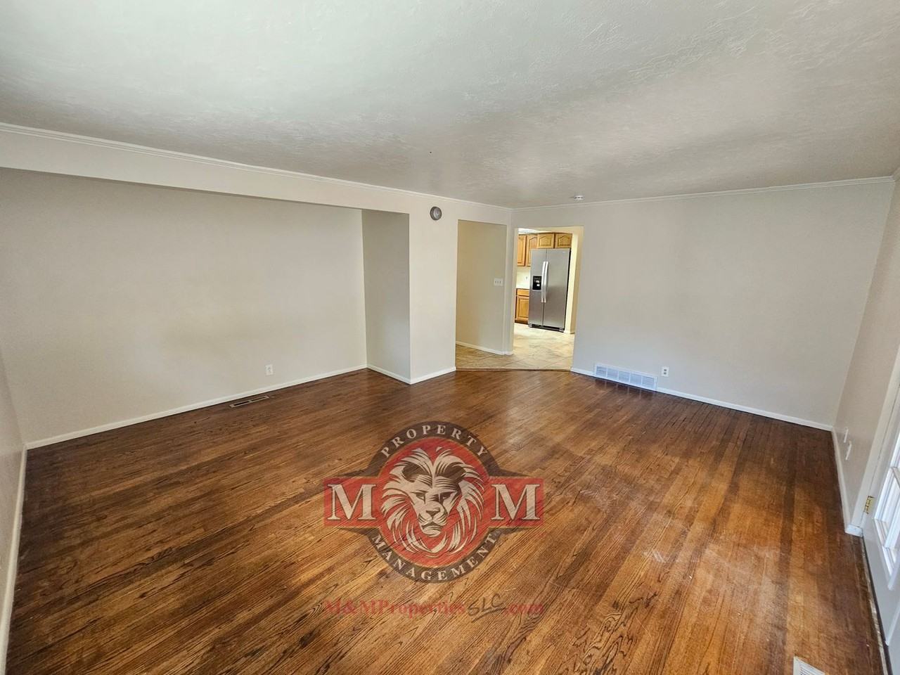 7059 S Brookhill Dr - Photo 3 of 40