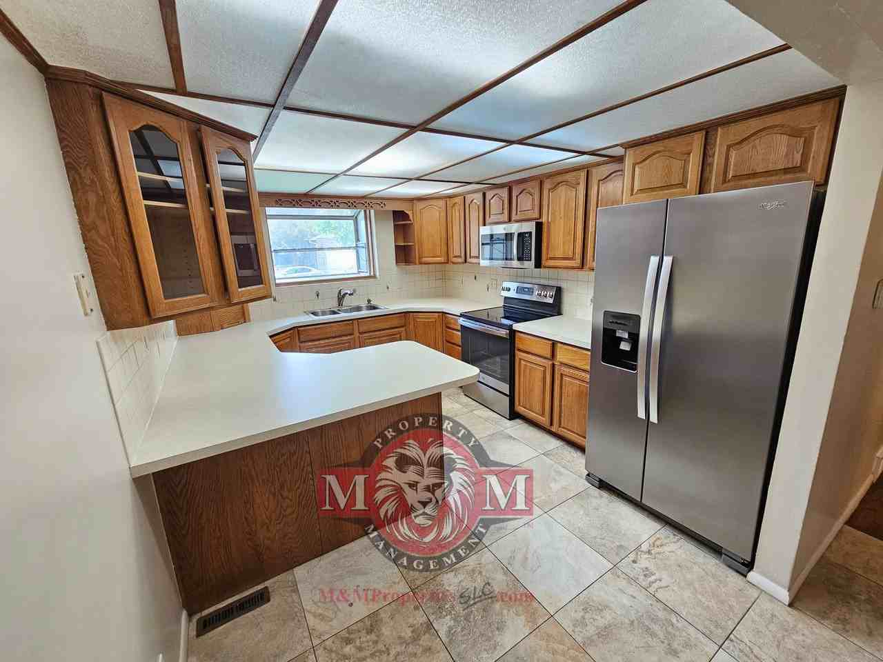 7059 S Brookhill Dr - Photo 4 of 40