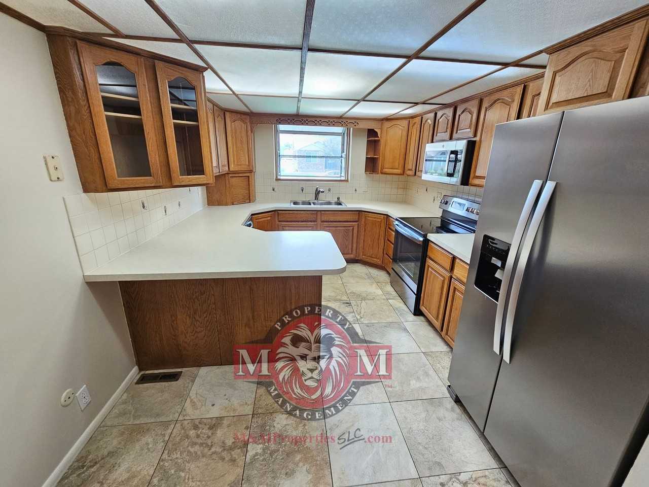 7059 S Brookhill Dr - Photo 5 of 40