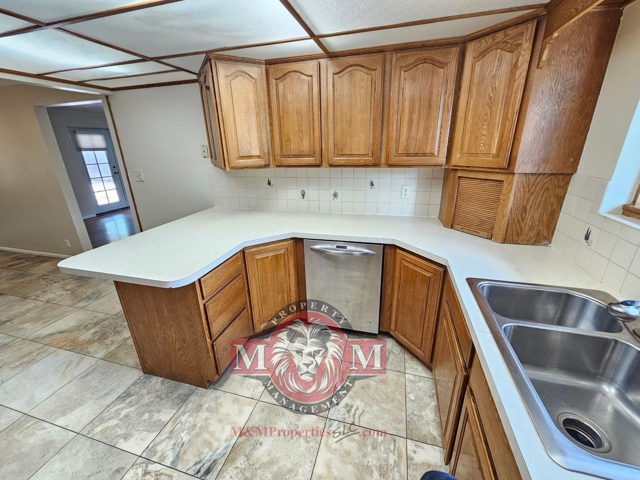 7059 S Brookhill Dr - Photo 7 of 40