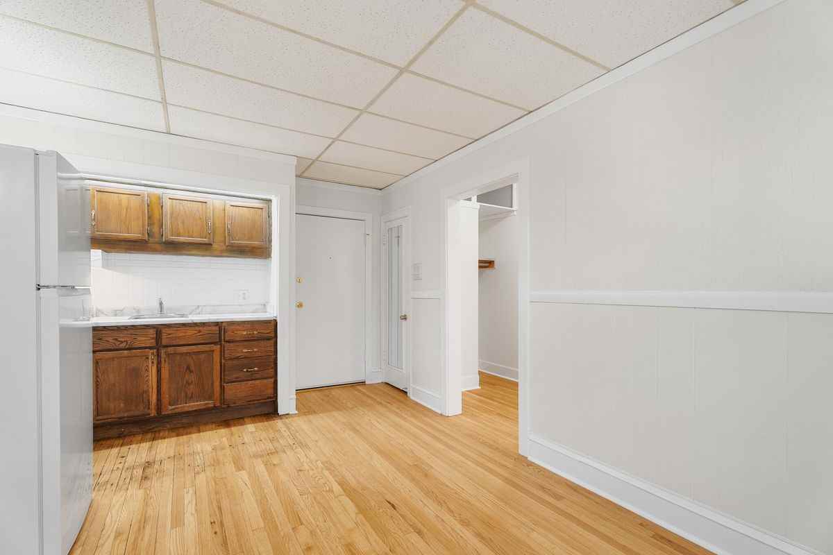 1440 W Howard St - Photo 3 of 11