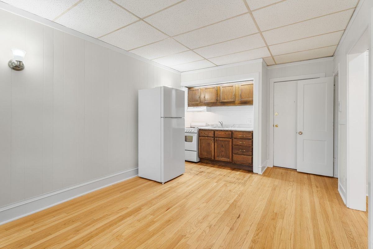 1440 W Howard St - Photo 4 of 11