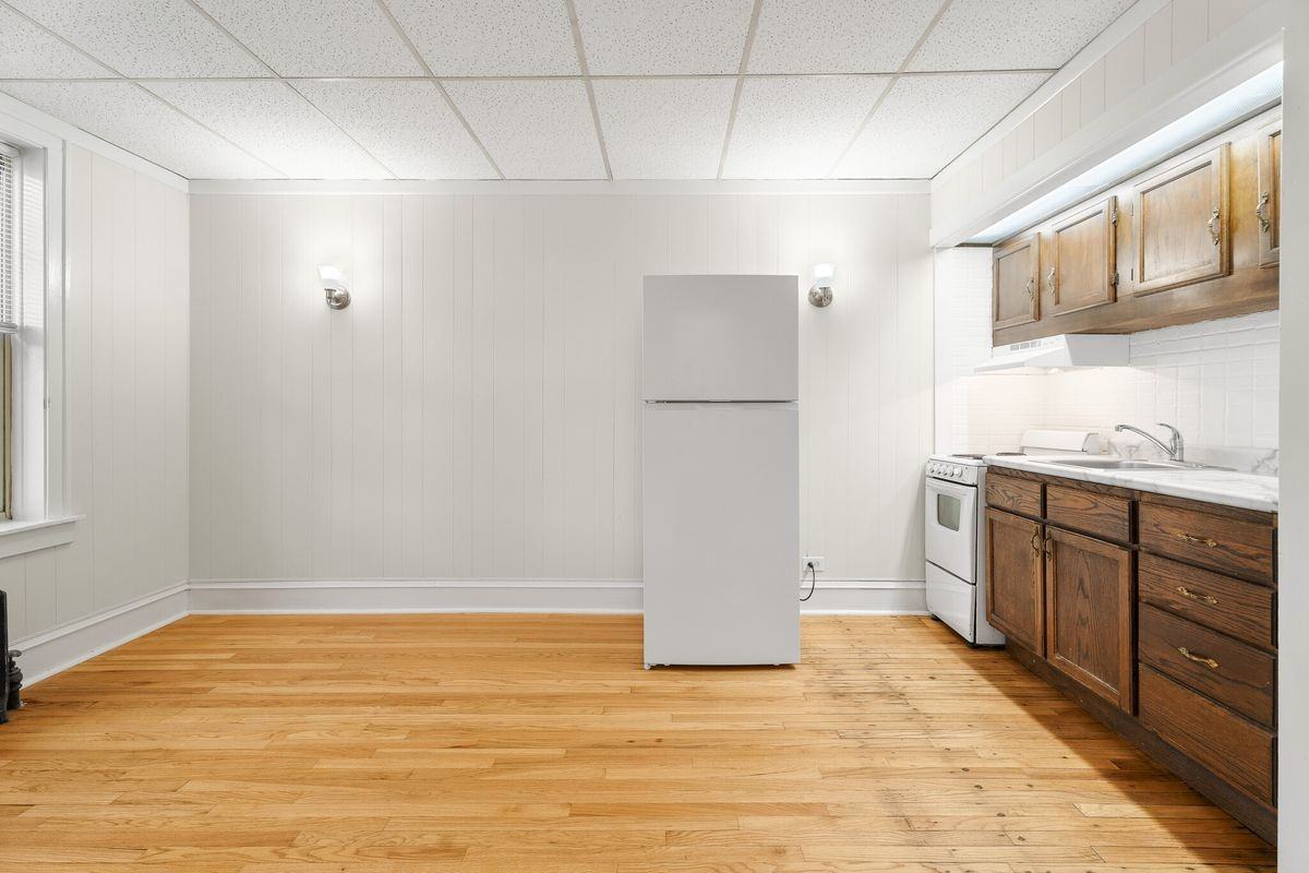 1440 W Howard St - Photo 5 of 11