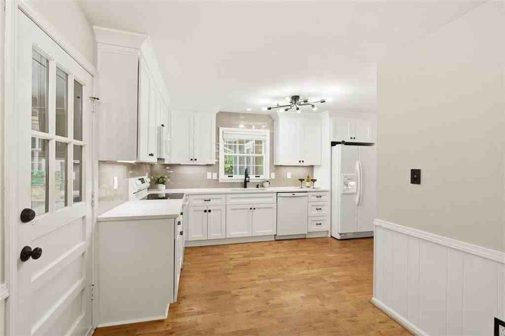 435 Stonebridge Dr - Photo 3 of 48