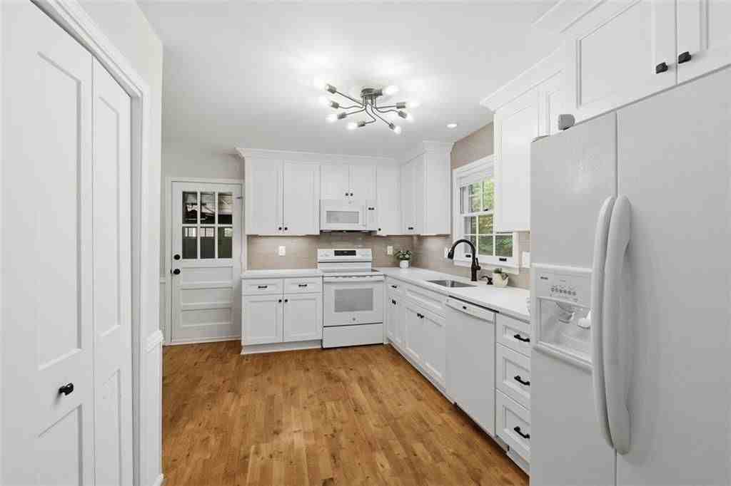 435 Stonebridge Dr - Photo 5 of 48