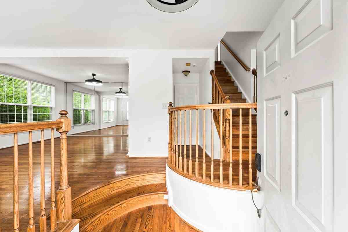 6139 Donival Sq - Photo 5 of 50