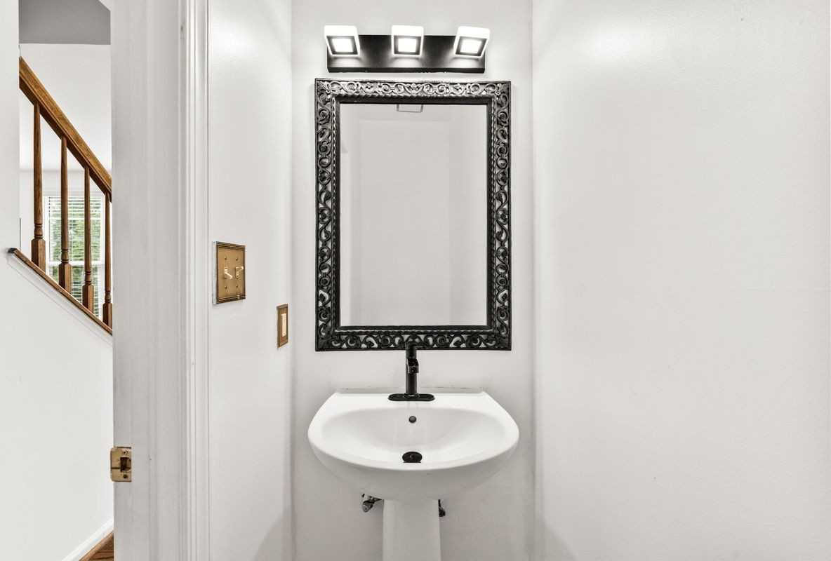 6139 Donival Sq - Photo 6 of 50