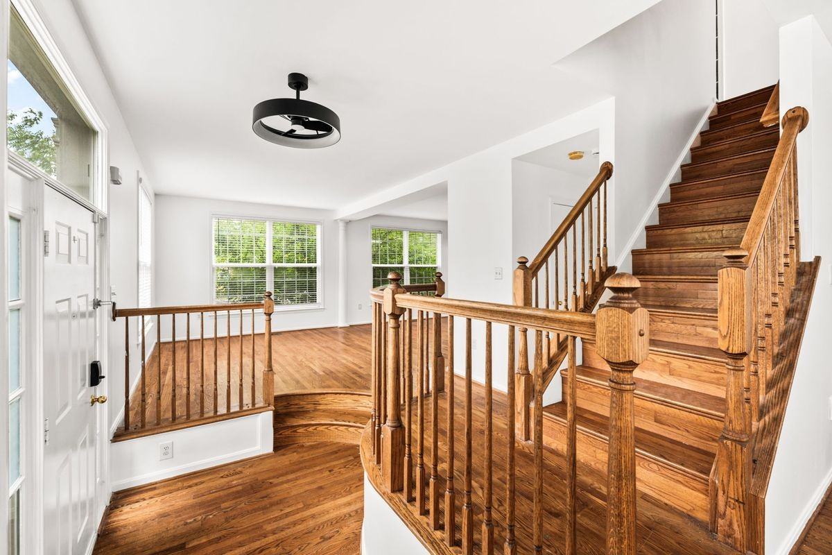 6139 Donival Sq - Photo 7 of 50