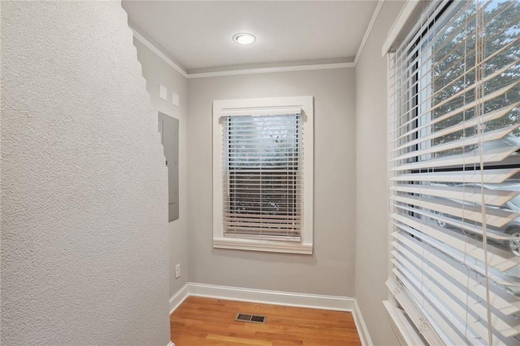99 Bates Ave Ne - Photo 5 of 25