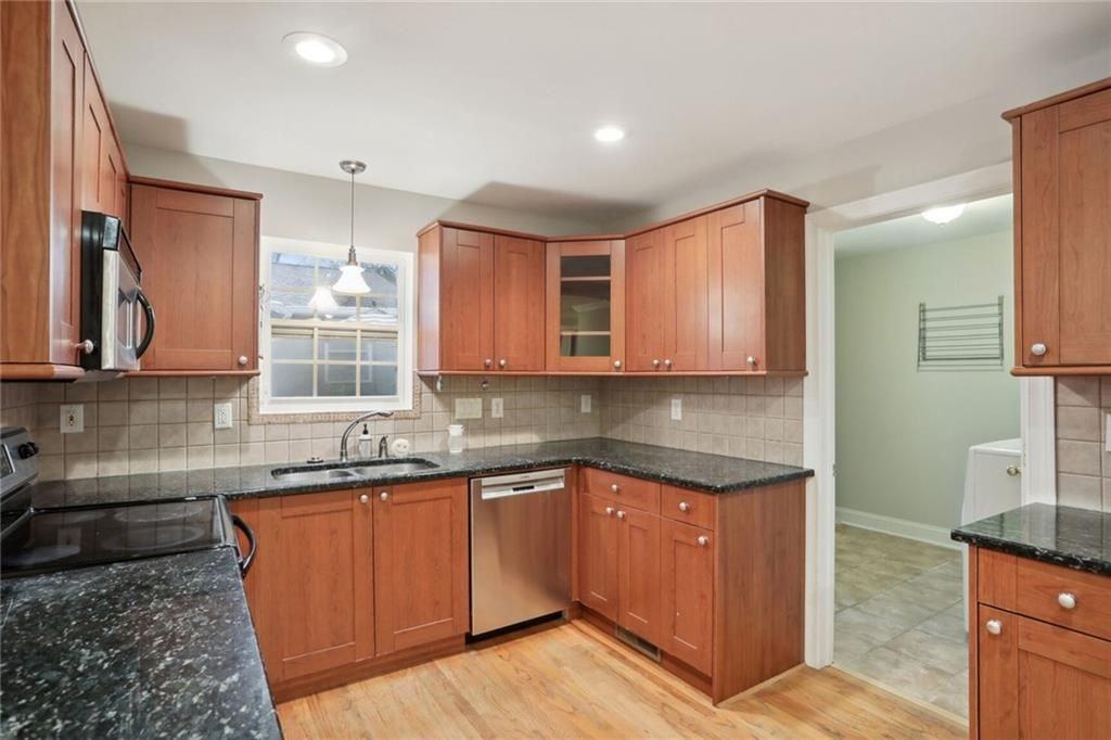 99 Bates Ave Ne - Photo 7 of 25