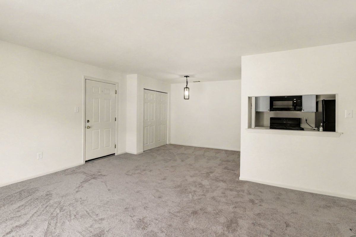 902 Dogwood Ct - Photo 4 of 39