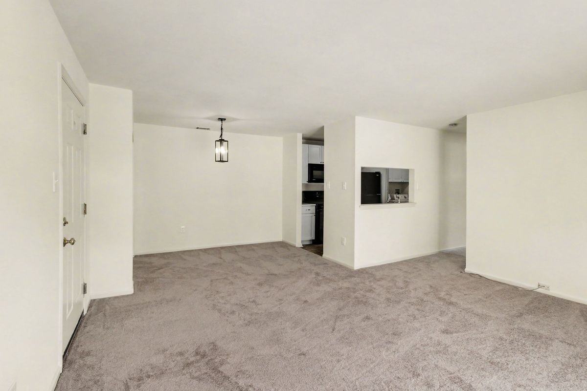 902 Dogwood Ct - Photo 5 of 39