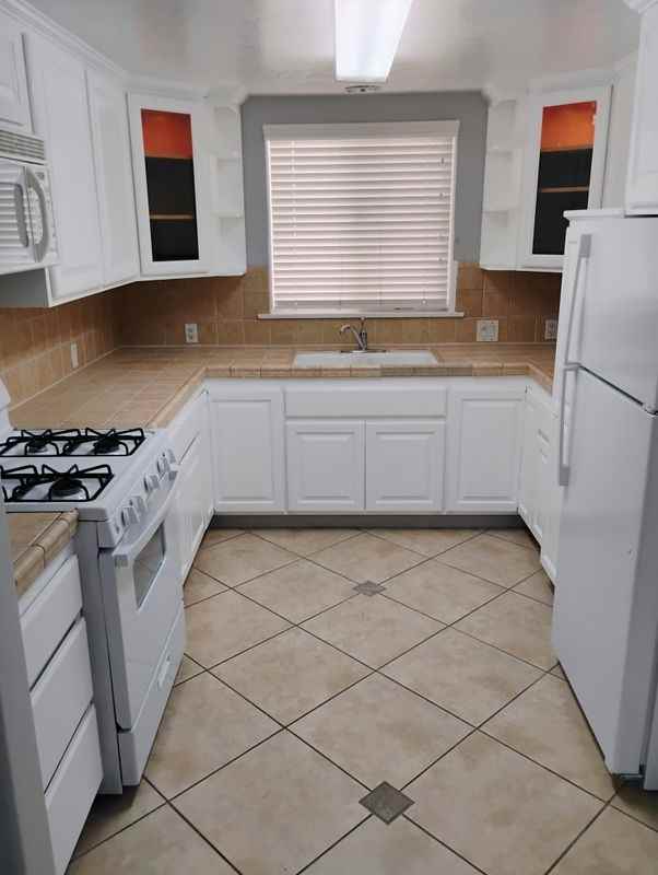 664 W 3rd St - Photo 2 of 7