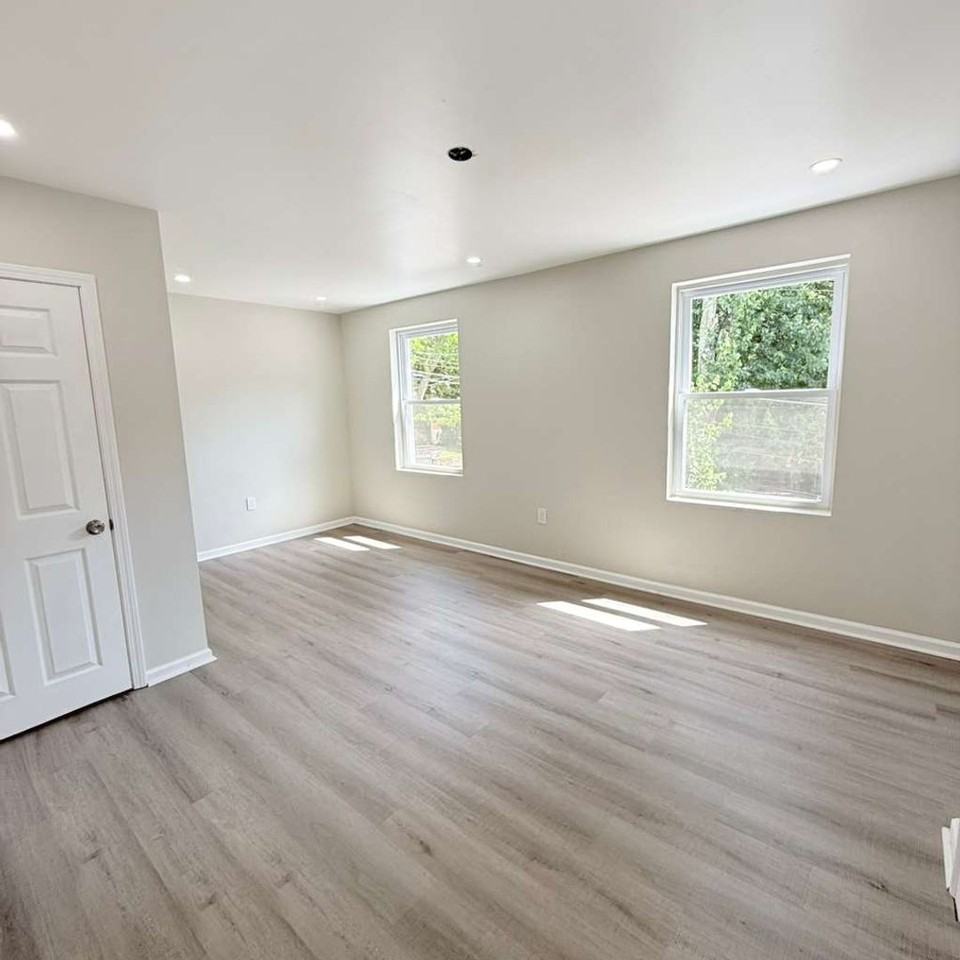2021 Hampton - Photo 3 of 15