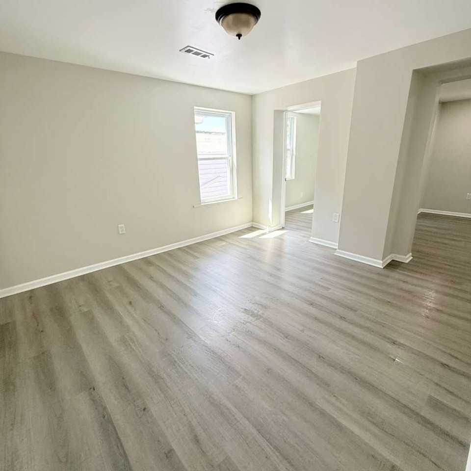 2021 Hampton - Photo 7 of 15